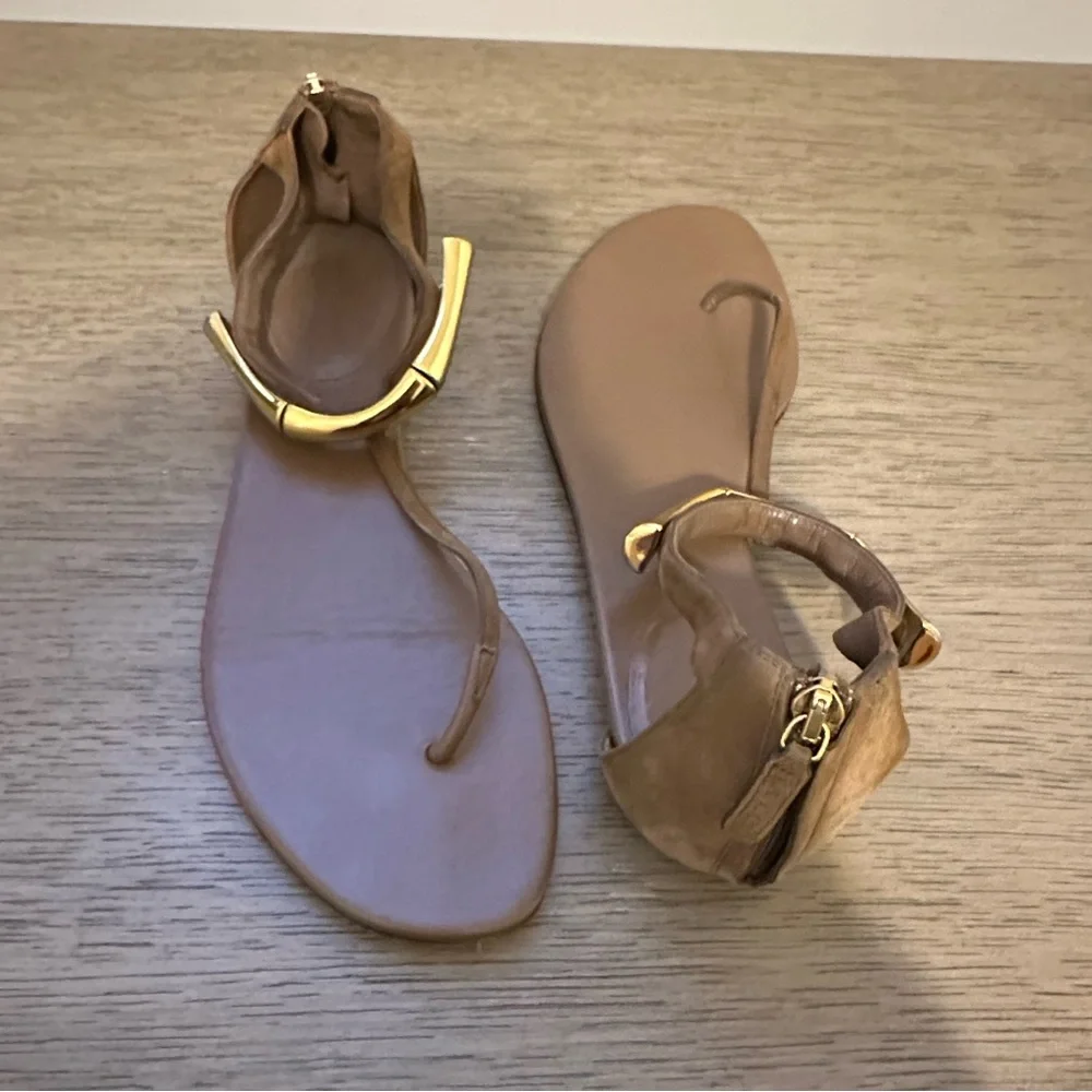 Gucci Brown Leather T-Strap Sandals with Gold Accent - Picture 2 of 3